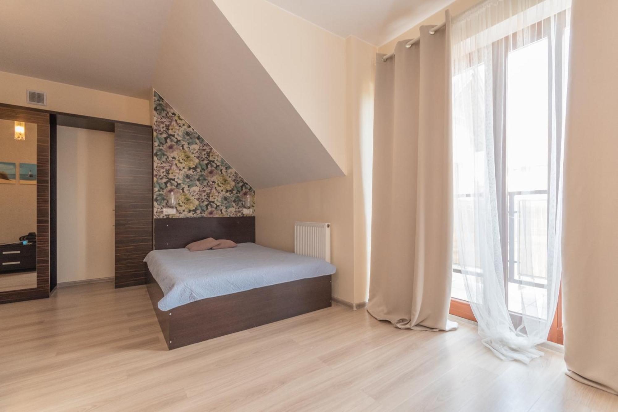 Sztutowo Lazurowy Dwor - Apartamenty Oraz Pokoje Z Basenem I Parkingiem Exterior photo