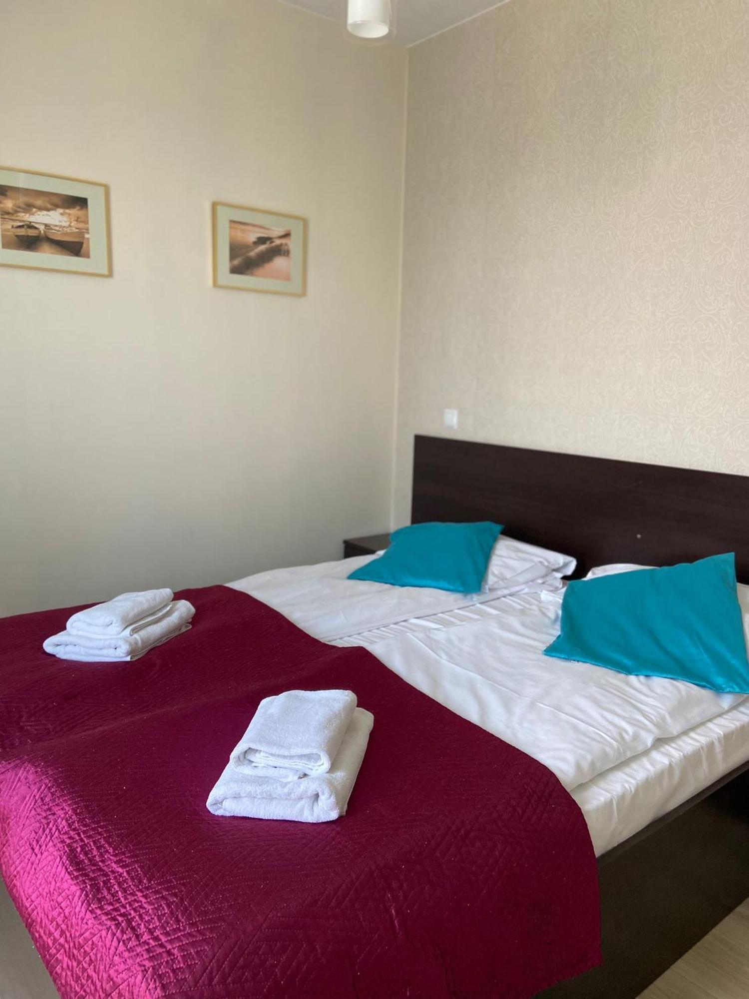 Sztutowo Lazurowy Dwor - Apartamenty Oraz Pokoje Z Basenem I Parkingiem Exterior photo